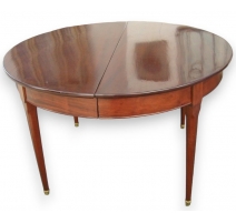 Round dining table