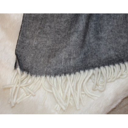 Shyleen grey throw at Moinat SA – Antiques and home décor