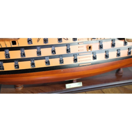  Maquette de bateau "HMS VICTORY" sur  Moinat SA  - Antiquités décoration