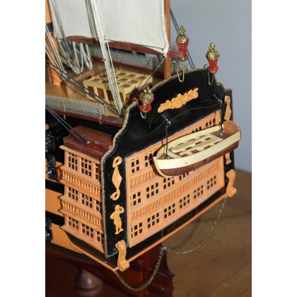  Maquette de bateau "HMS VICTORY" sur  Moinat SA  - Antiquités décoration