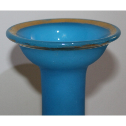  Vase en opaline bleu avec filet doré sur  Moinat SA  - Antiquités décoration