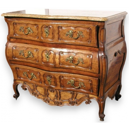  Commode Louis XV arlésienne "de Fourques". sur  Moinat SA  - Antiquités décoration