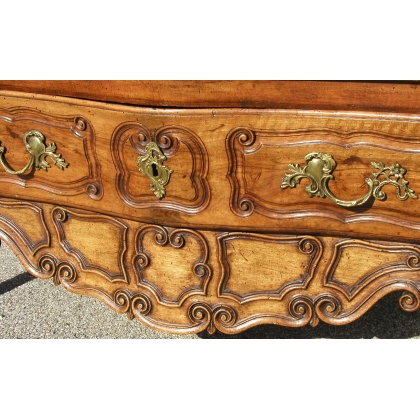  Commode Louis XV arlésienne "de Fourques". sur  Moinat SA  - Antiquités décoration