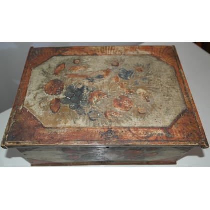 Small painted wooden chest ‘Fruits and Bird’ at Moinat SA – Antiques and home décor