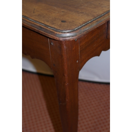  Petite table rectangulaire Louis XV en acajou sur  Moinat SA  - Antiquités décoration