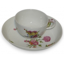 Tasse avec sous-tasse. Décor Meissen.