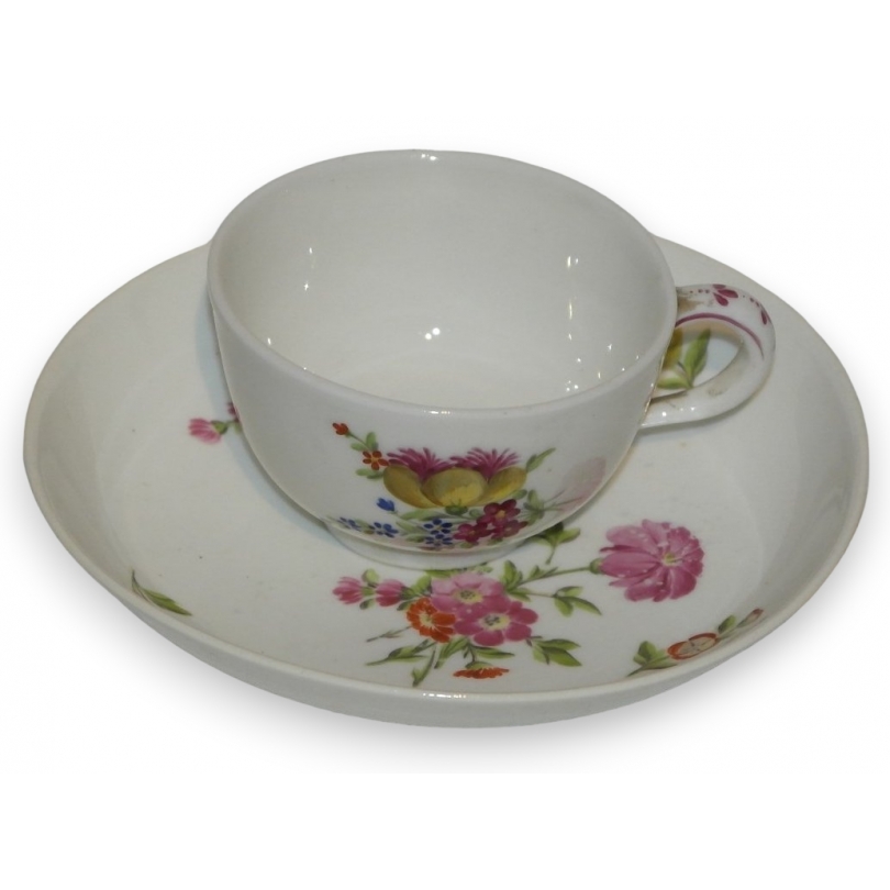 Tasse avec sous-tasse. Décor Meissen.