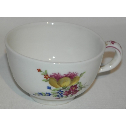 Tasse avec sous-tasse. Décor Meissen.