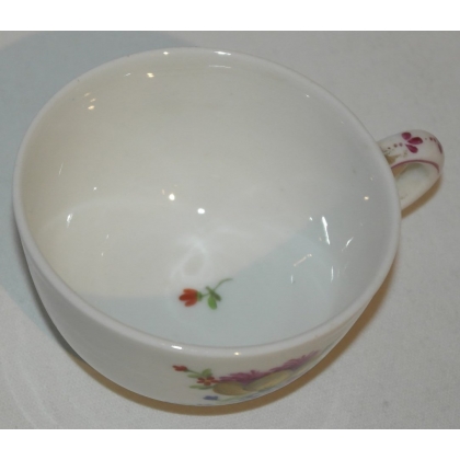 Tasse avec sous-tasse. Décor Meissen.