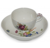 Tasse avec sous-tasse. Décor Meissen.