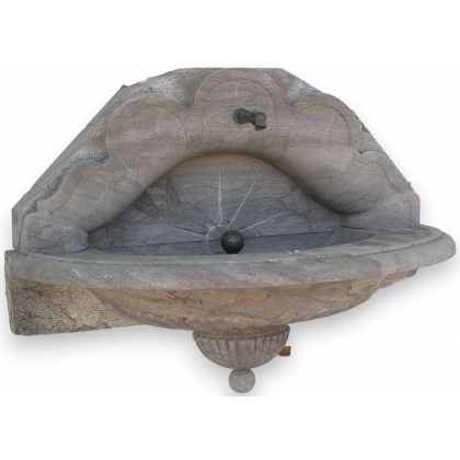 Half-moon wall fountain, brown sous-vent stone.