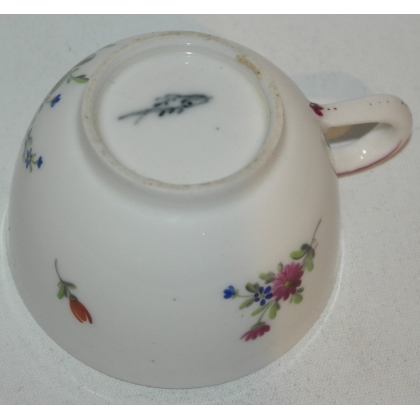 Tasse avec sous-tasse. Décor Meissen.