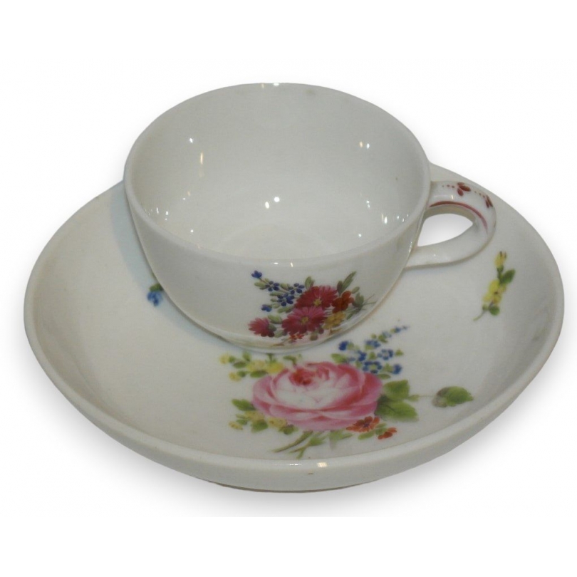 Tasse avec sous-tasse. Décor Meissen.