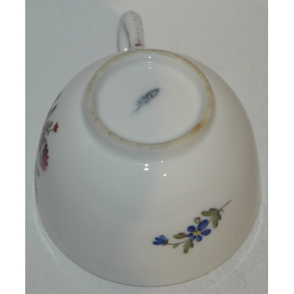 Tasse avec sous-tasse. Décor Meissen.