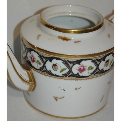 Théière. Décor Meissen. Manque le couvercle.