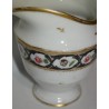 Pot à lait recollé. Décor Meissen de fleurs.