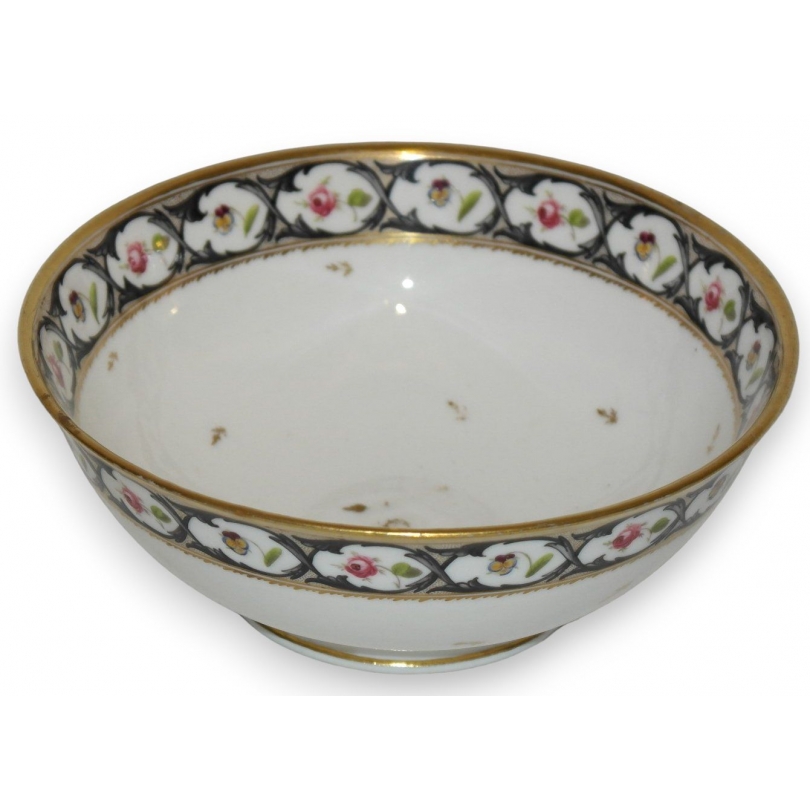 Bol rond creux. Décor Meissen de fleurs.