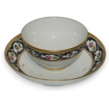 Bol avec sous-tasse. Décor Meissen de fleurs.