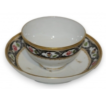 Bol avec sous-tasse. Décor Meissen de fleurs.