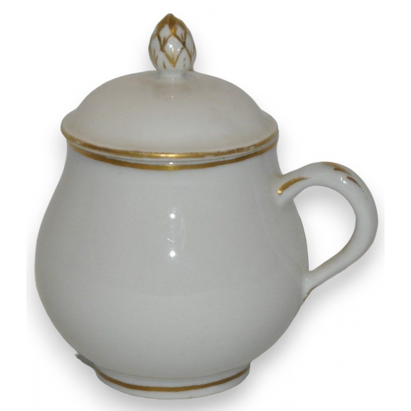 Pot à entremets blanc et or, porcelaine de Nyon.