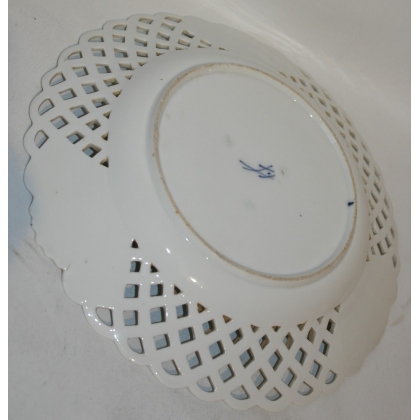Assiette ajourée, en porcelaine de Meissen.