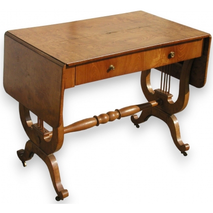 Table Louis-Philippe à abattants, 2 tiroirs.