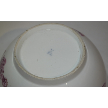 Bol, en porcelaine Meissen. Décor de fleurs.