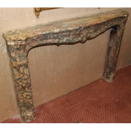  Cheminée Louis XV en marbre brocatelle du Jura sur  Moinat SA  - Antiquités décoration
