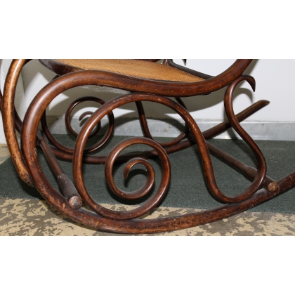Fauteuil à bascule de THONET en bois thermoformé