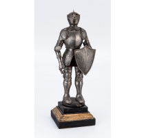 Model reduces to a neo-gothic a medieval armor