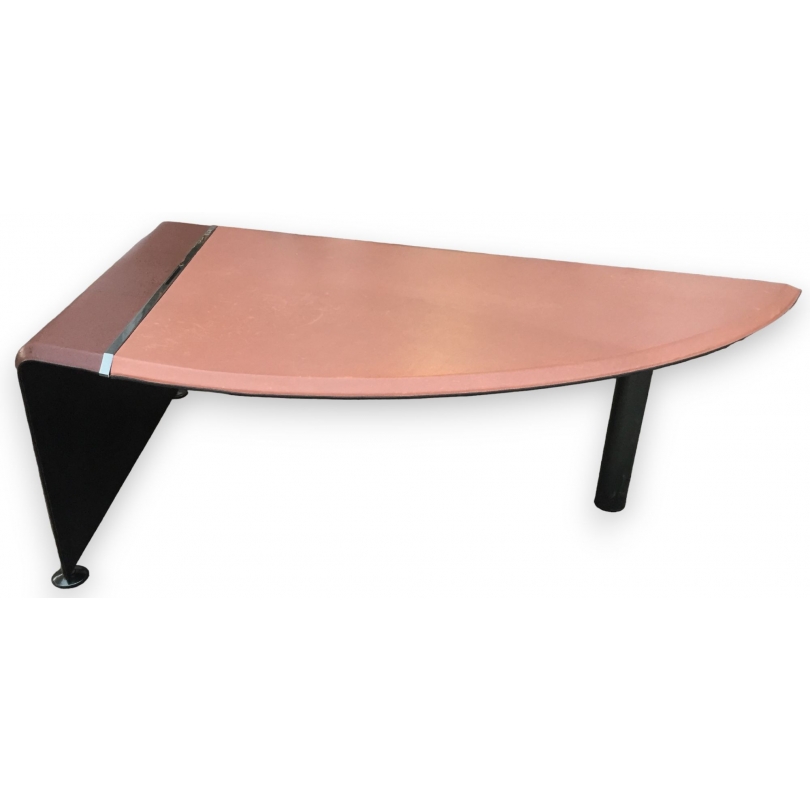  Bureau en forme d'aile en cuir bicolor et fer poli sur  Moinat SA  - Antiquités décoration