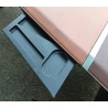 Bureau en forme d'aile en cuir bicolor et fer poli sur  Moinat SA  - Antiquités décoration
