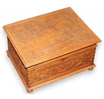 Wooden box carved "HENRIETTE"