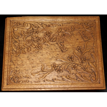 Carved wooden box "HENRIETTE" from Moinat SA – Antiques and home décor