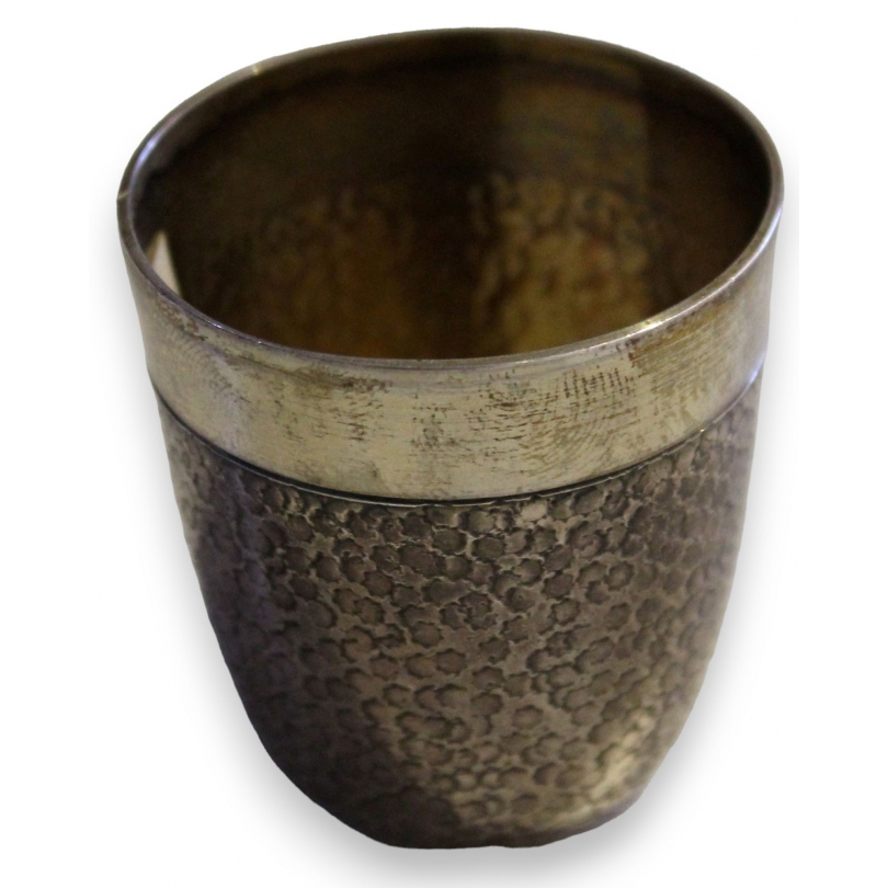  Petit gobelet en argent 800 motif écaillé sur  Moinat SA  - Antiquités décoration