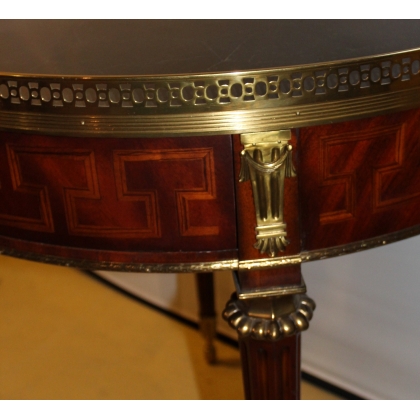  Table bouillotte style Louis XVI, dessus marbre sur  Moinat SA  - Antiquités décoration