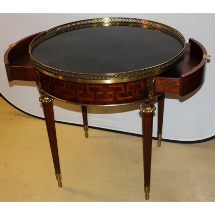  Table bouillotte style Louis XVI, dessus marbre sur  Moinat SA  - Antiquités décoration