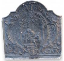 Plaque de cheminée style Régence en fonte