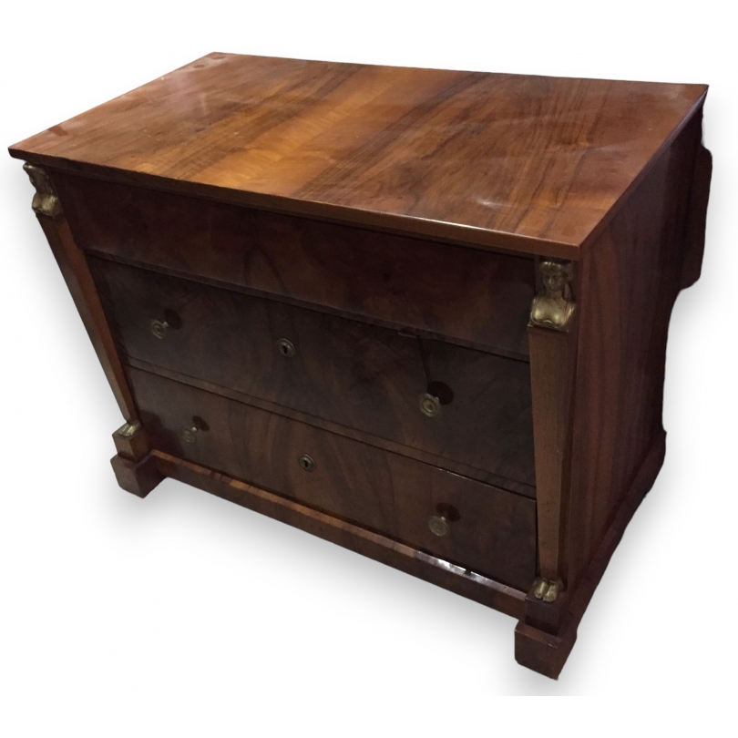 Commode Directoire en noyer à Cariatides