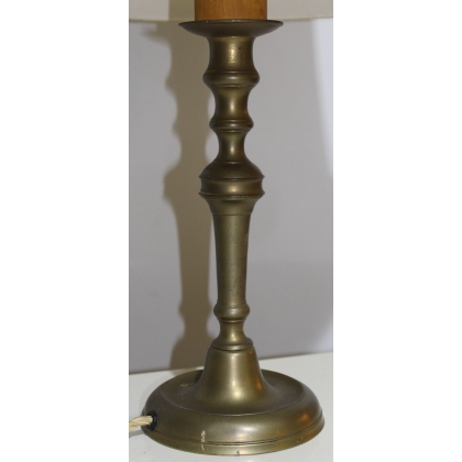  Lampe en laiton avec abat-jour en parchemin sur  Moinat SA  - Antiquités décoration
