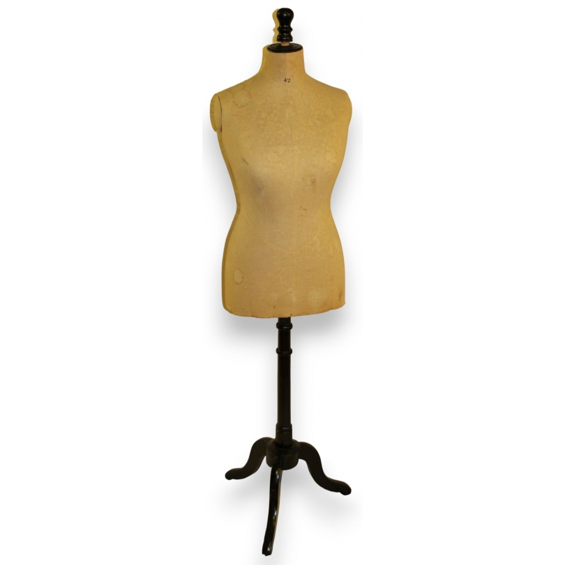 Mannequin en tissu sur support en bois