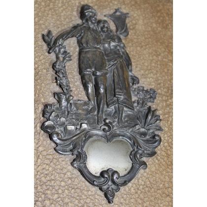  Album de photos en cuir orné d'un laiton repoussé sur  Moinat SA  - Antiquités décoration