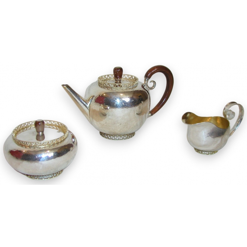 Tea set including a teapot, a
