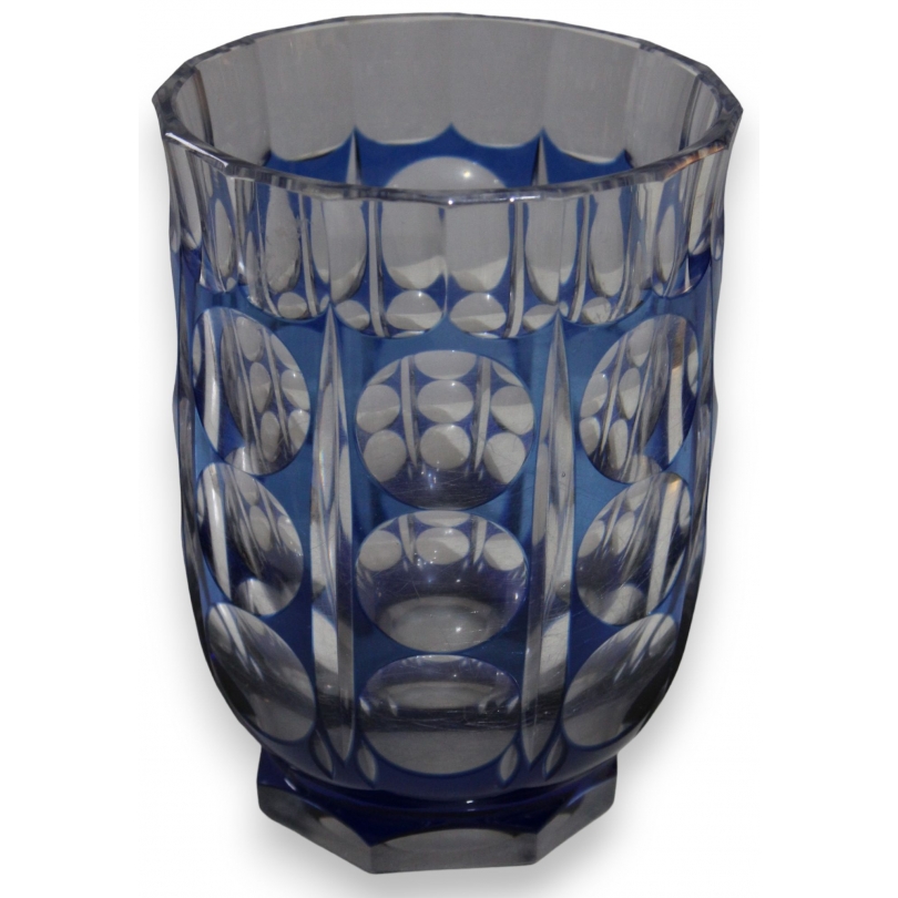  Vase en cristal de bohème bleu sur  Moinat SA  - Antiquités décoration