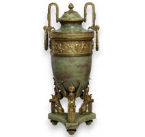 Vase avec couvercle en onyx vert et bronzes doré