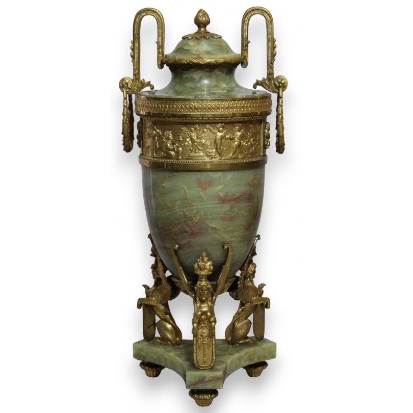 Vase avec couvercle en onyx vert et bronzes doré
