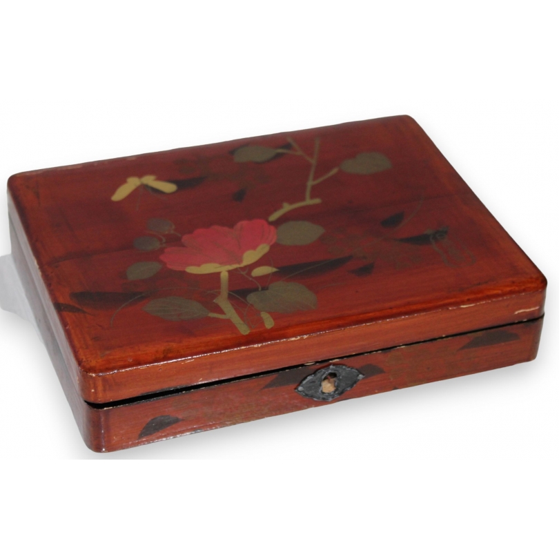 Petit boite en laque chinoise décor fleur