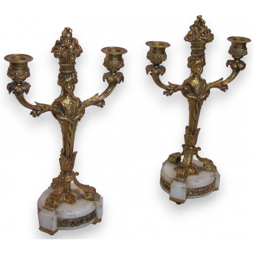  Paire de bougeoirs Louis XVI, socle marbre blanc. sur  Moinat SA  - Antiquités décoration