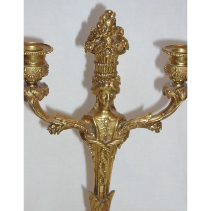  Paire de bougeoirs Louis XVI, socle marbre blanc. sur  Moinat SA  - Antiquités décoration