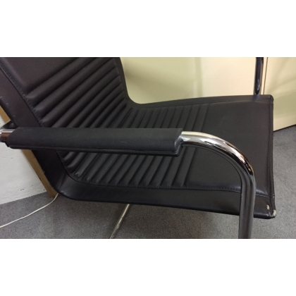 Fauteuil cuir noir par ART COLLECTION